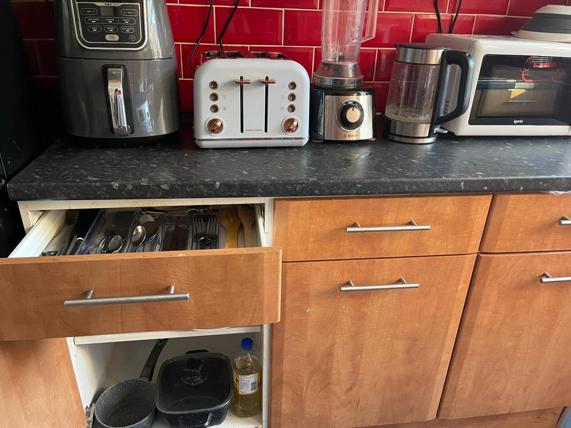 Room With King Size Bed And Shared Kitchen Raynes Park Exteriér fotografie